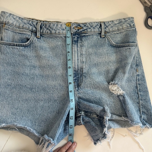 Wrangler High Rise Distressed Mom Dad Roll Shorts Denim Blue Jean Shorts Size 14 - Picture 11 of 11
